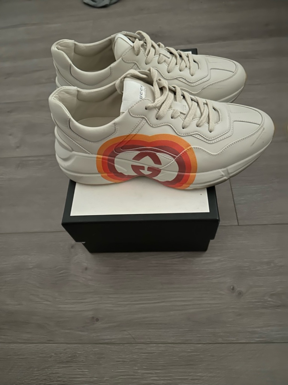 Gucci White Leather Sneakers with Red & Orange Accent Logo - Picture 4 of 6